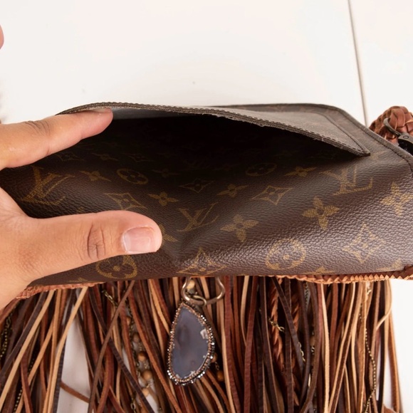 - LV Designer Brown Fringe Crossbody Bag Large-Chocolate - Picture 4 of 4